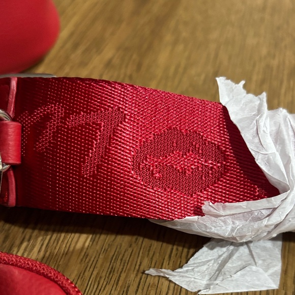 Betsey Johnson Red Heart Crossbody - Picture 9 of 10